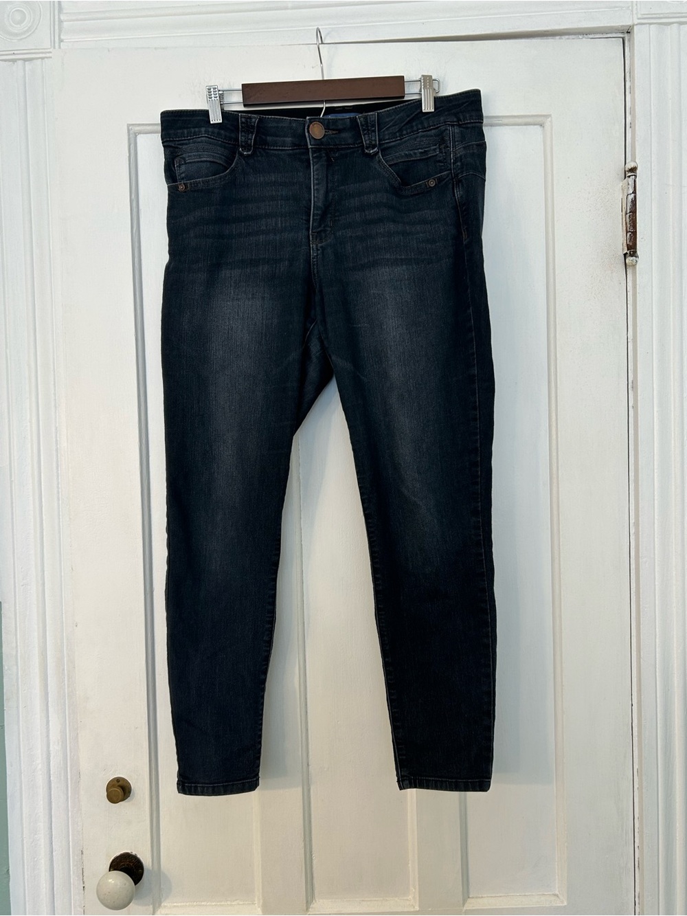 Democracy Women’s Dark Wash Straight Leg Jeans Size 14